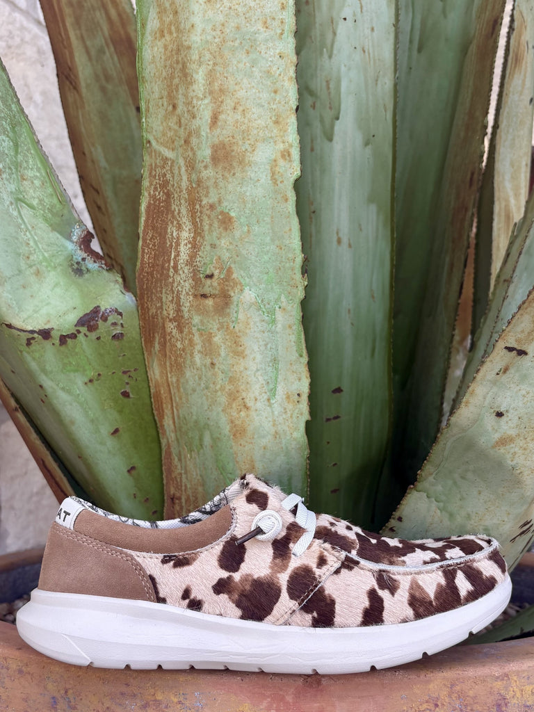Agave backdrop, full side — cowhide print, white toggle lace, tan suede collar, white FLX Foam sole