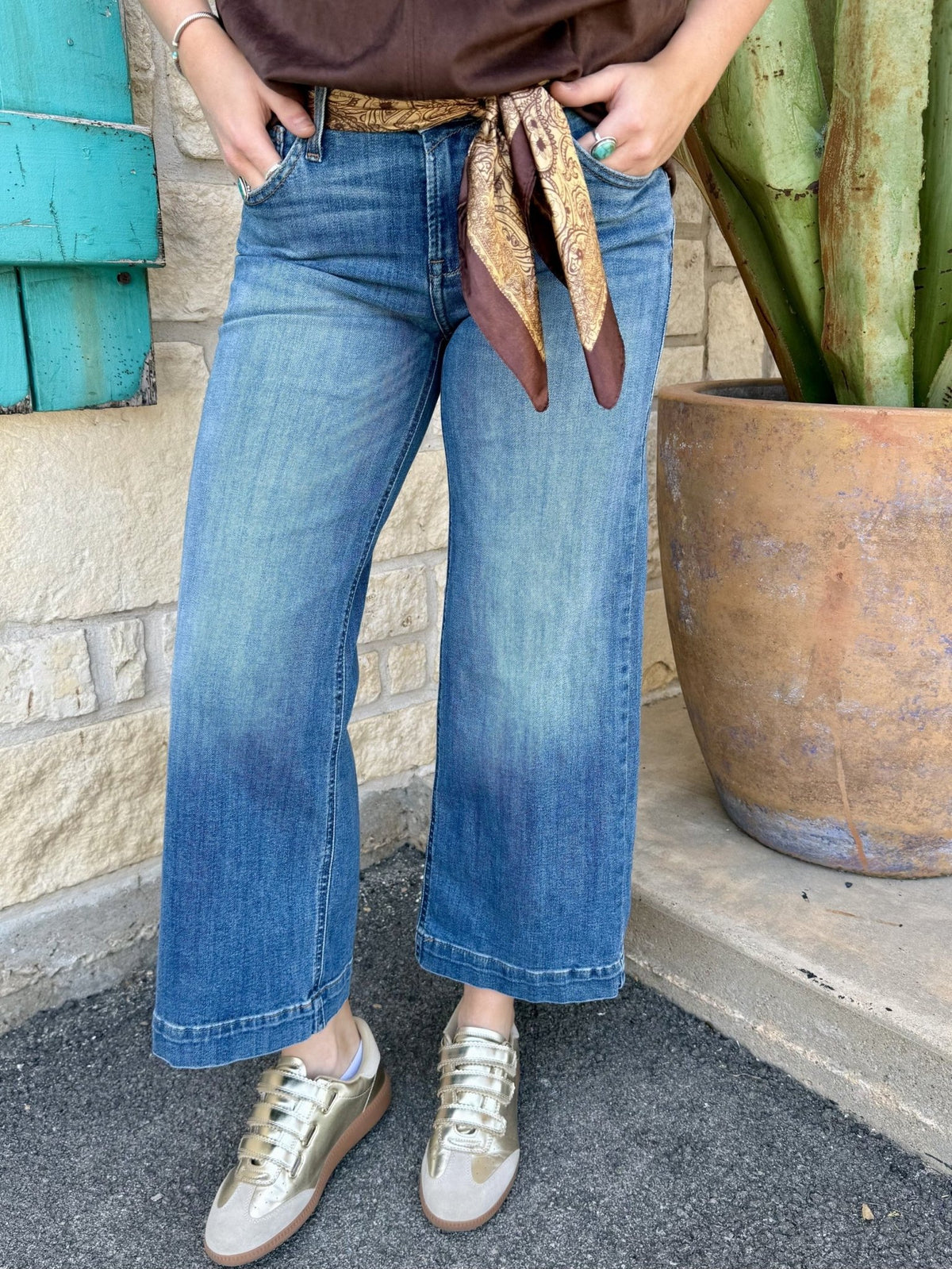 Women's Light Wash Wide Leg Cropped Trouser Jean