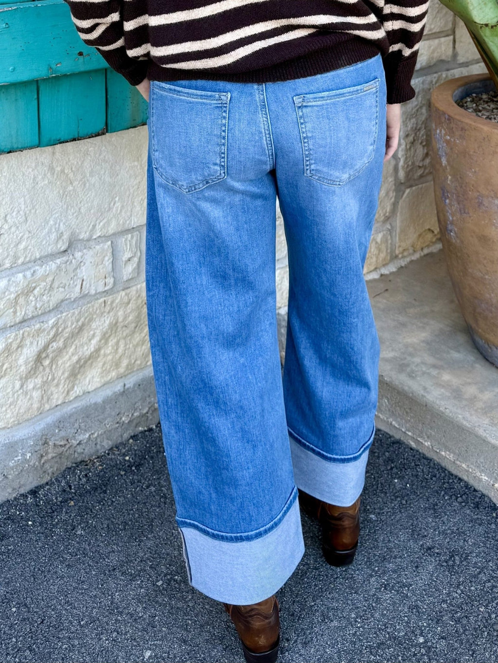 Women's Wide Leg Barrel Crop Jeans with Cuffed Hem