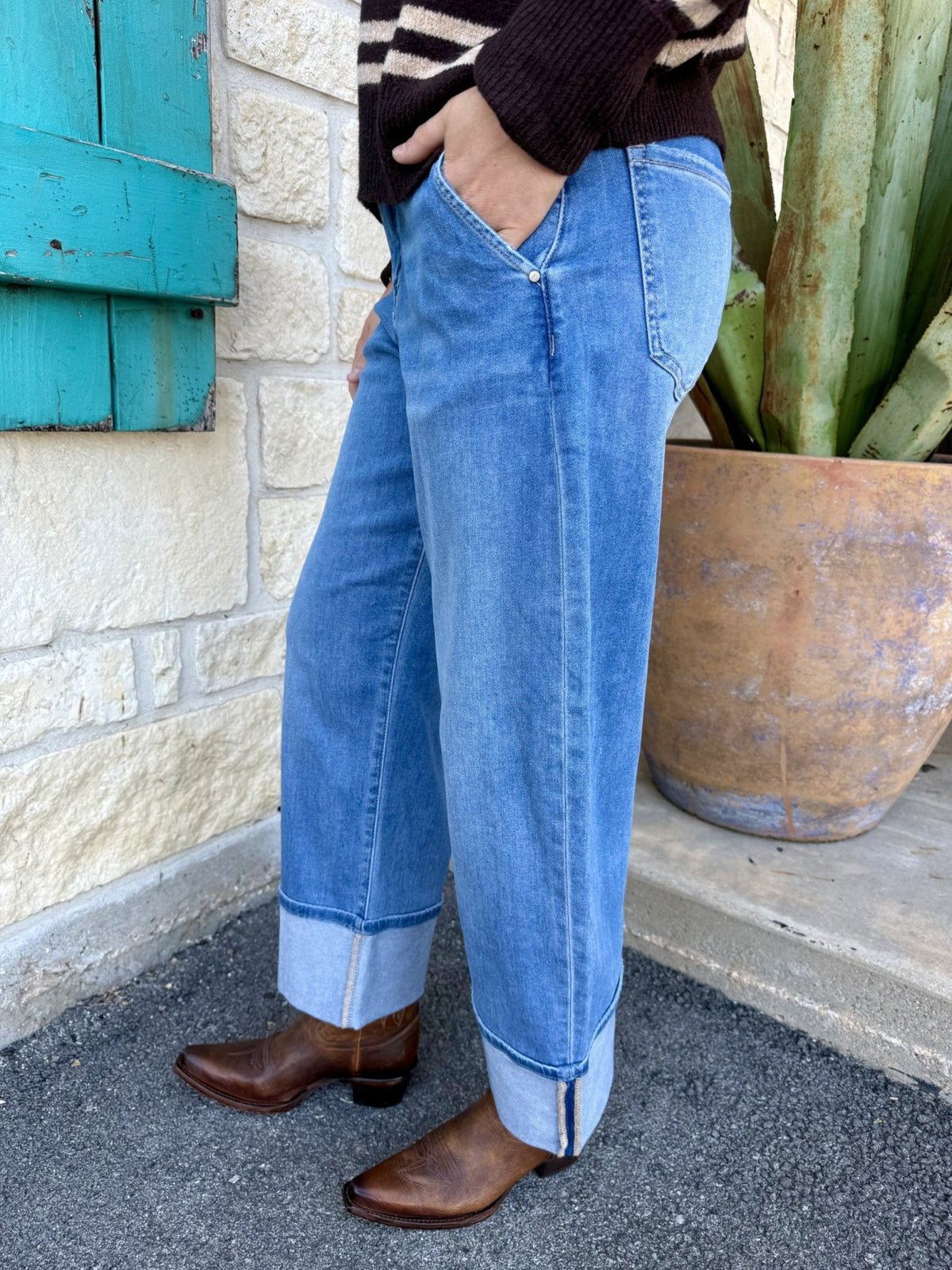 Women's Wide Leg Barrel Crop Jeans with Cuffed Hem