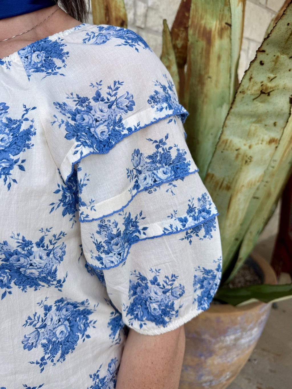 Women's Cream and Blue Floral Puff Sleeve Blouse