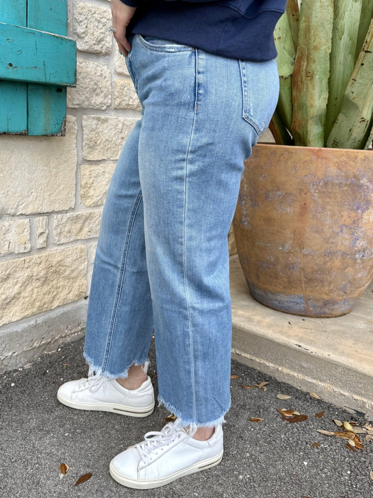 Women's Light Wash Cropped Wide Leg Jean