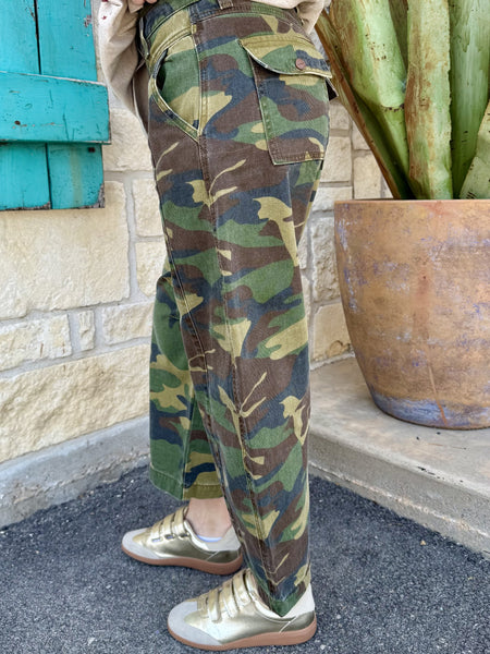 Women's Risen Camo Barrel Crop Jean