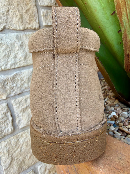 Men's Clean Country Suede Chukka Lace-Up Shoe