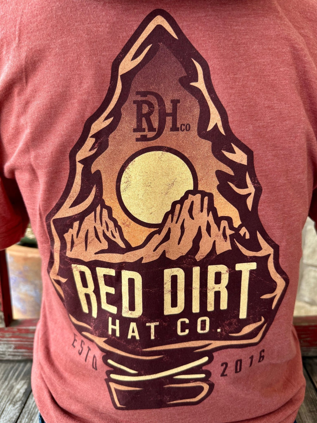 Men's Red Dirt Red Brick Arrowhead T-Shirt
