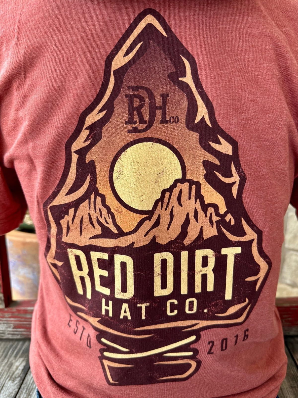 Men's Red Dirt Red Brick Arrowhead T-Shirt