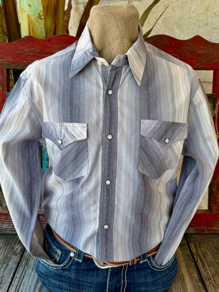 Men's Panhandle Western snap shirt in gray, built from breathable lightweight fabric that keeps you comfortable all day, with pearl snap closures for easy wear and a classic western look - BMN2S08310. Available at Blair's Western Wear, Marble Falls, TX.