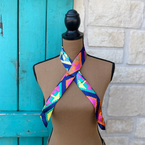 A multicolor geometric patterned necktie 