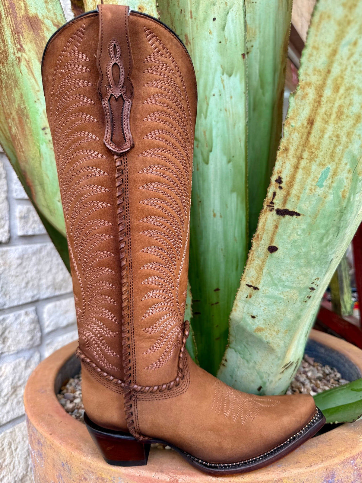 Brown cowgirl boot with intricate desig