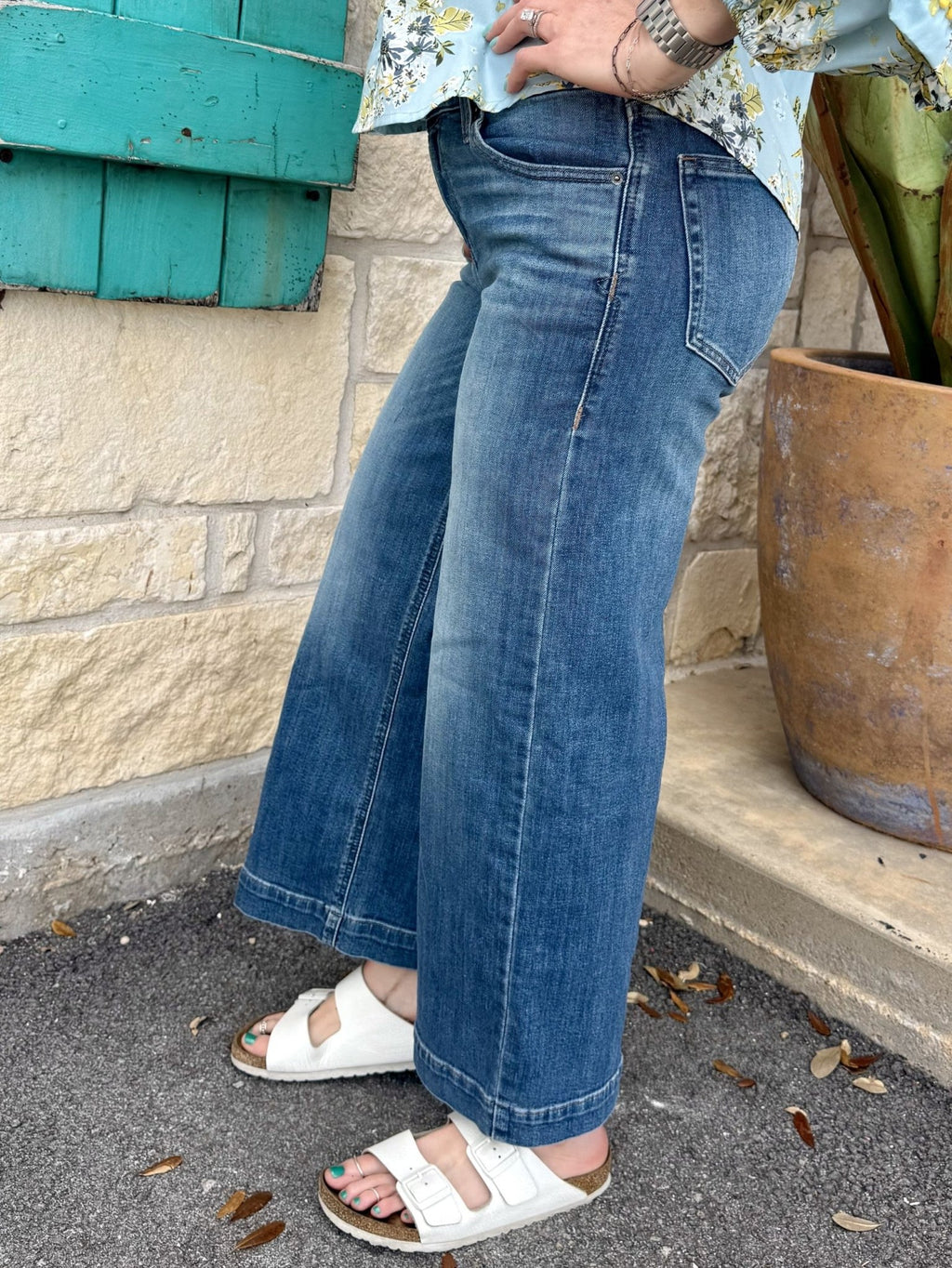Women's Light Wash Wide Leg Cropped Trouser Jean