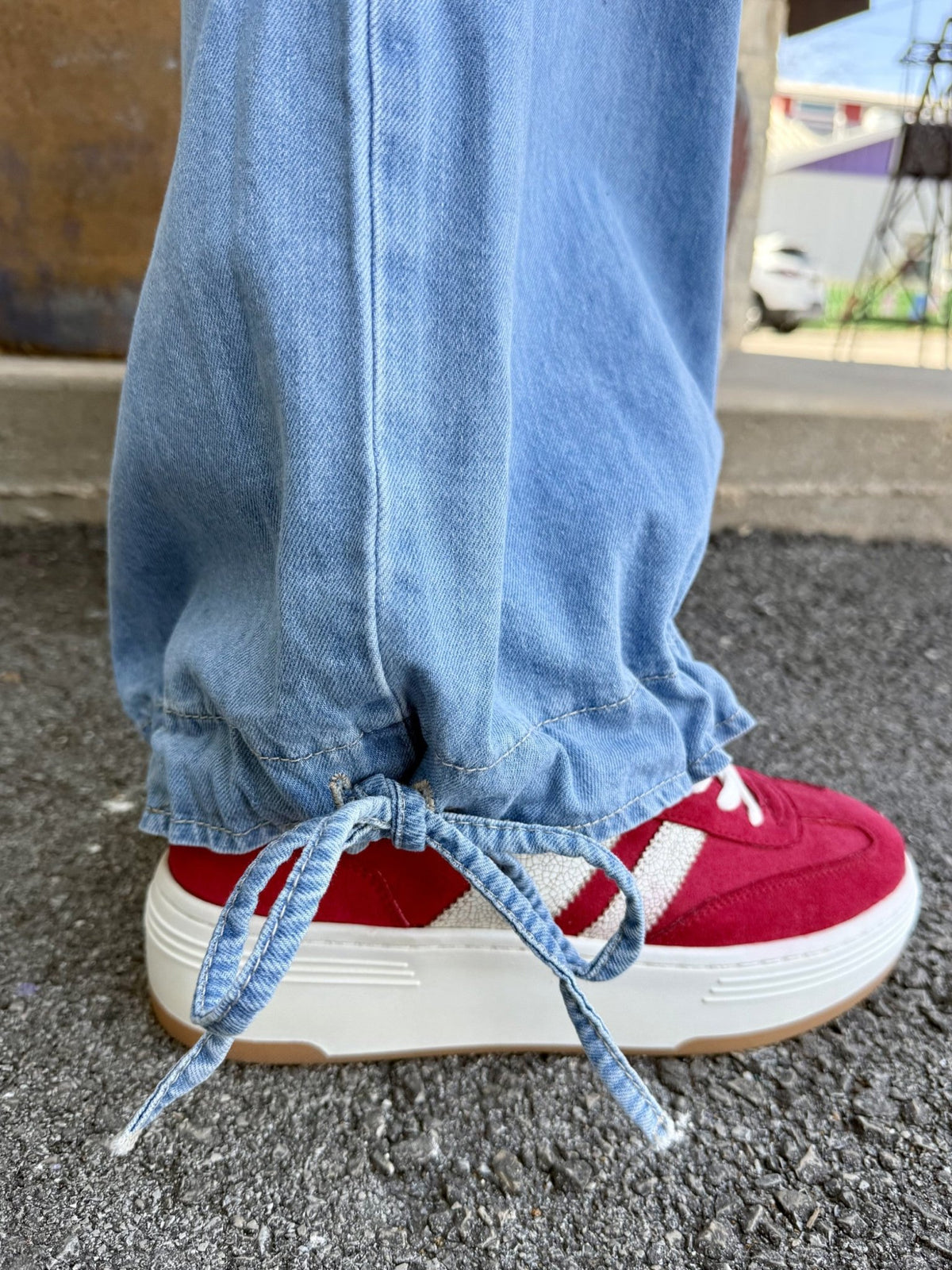 Women's Light Wash Wide Leg Drawstring Hem Denim Pant