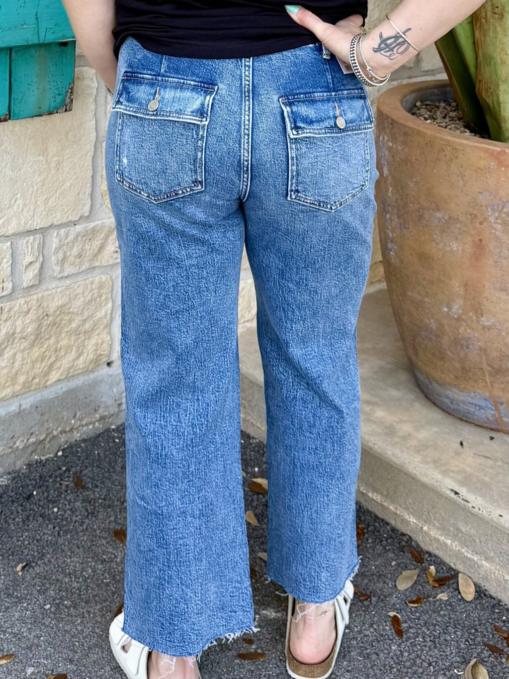 Women's Medium Wash Cropped Straight Leg Patch Pocket Jean