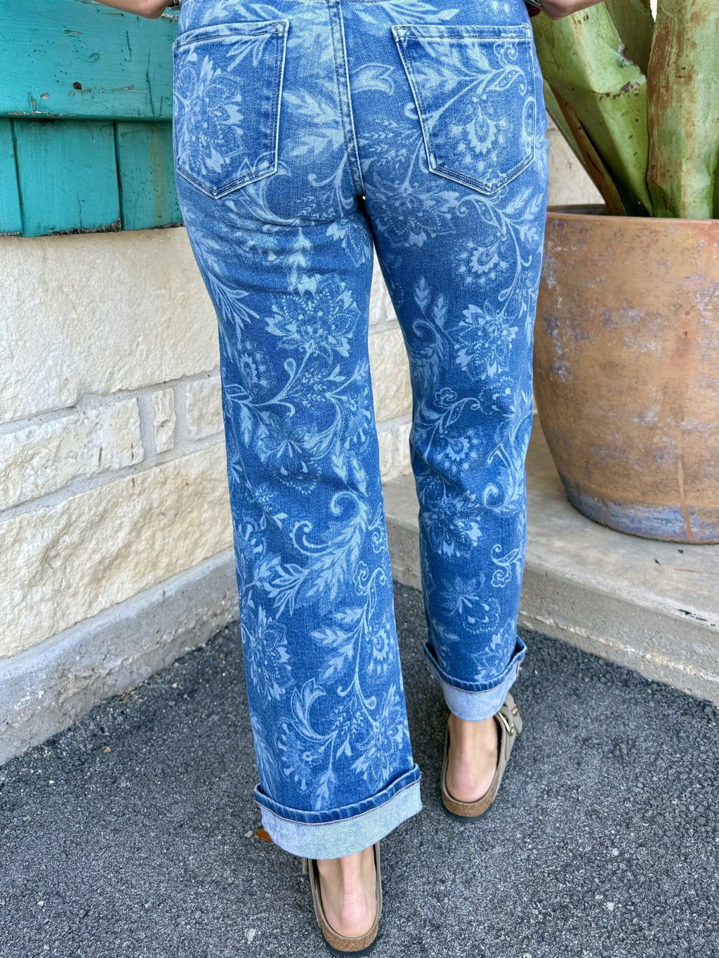 Women's Light Wash Floral Scroll Print Straight Ankle Jeans