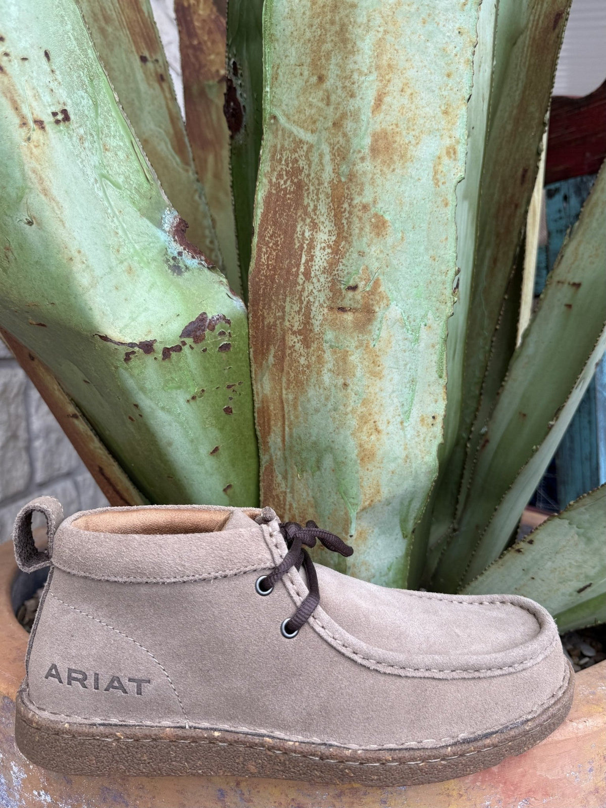 Men's Clean Country Suede Chukka Lace-Up Shoe