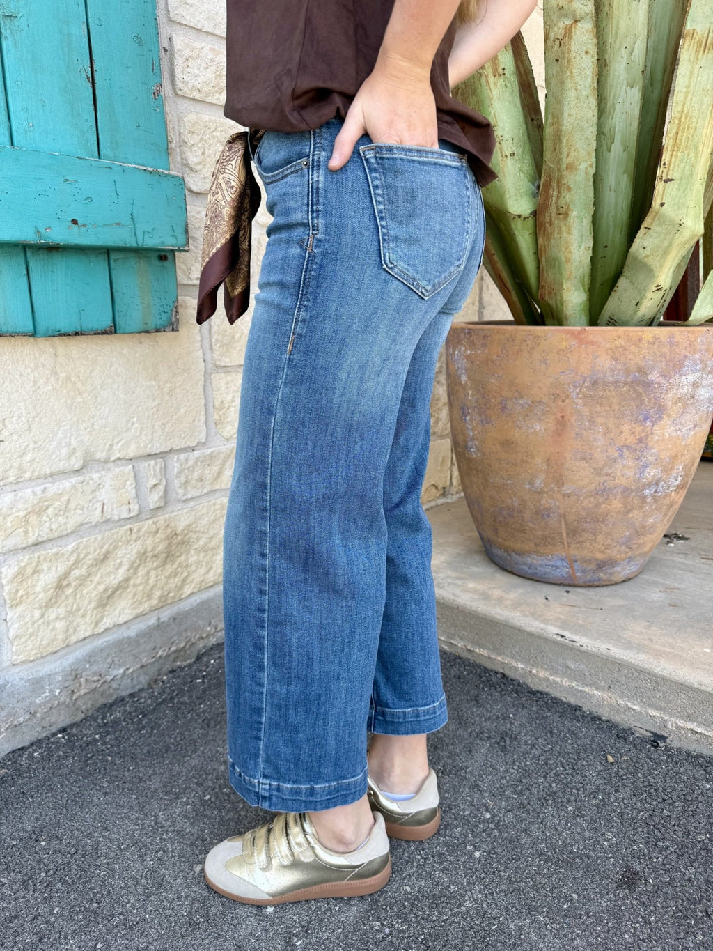 Women's Light Wash Wide Leg Cropped Trouser Jean