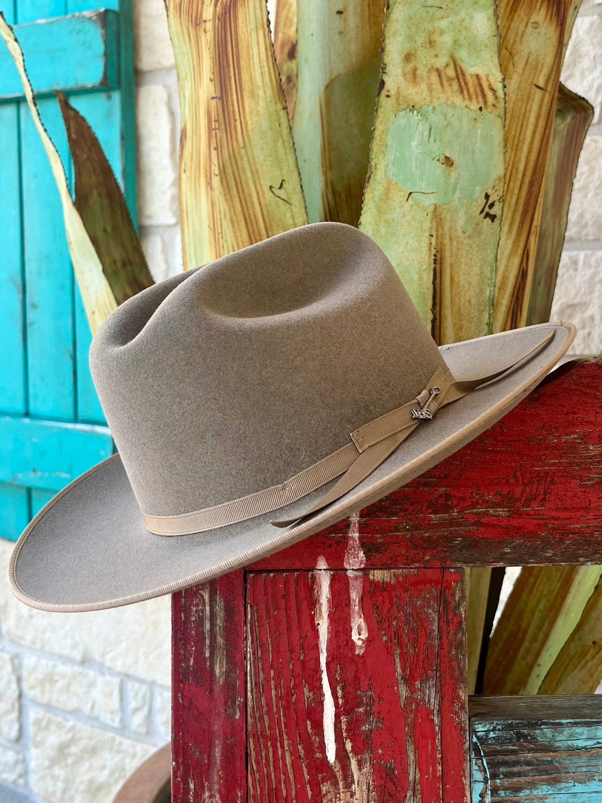 Men's Stetson Hat Royal Deluxe Natural Felt, featuring a 4 ¼" cattleman crown, 2 ¾" bound edge brim, grosgrain hat band, and "JBS" branding-iron hat pin - TFROP3626. Available at Blair's Western Wear, Marble Falls, TX.