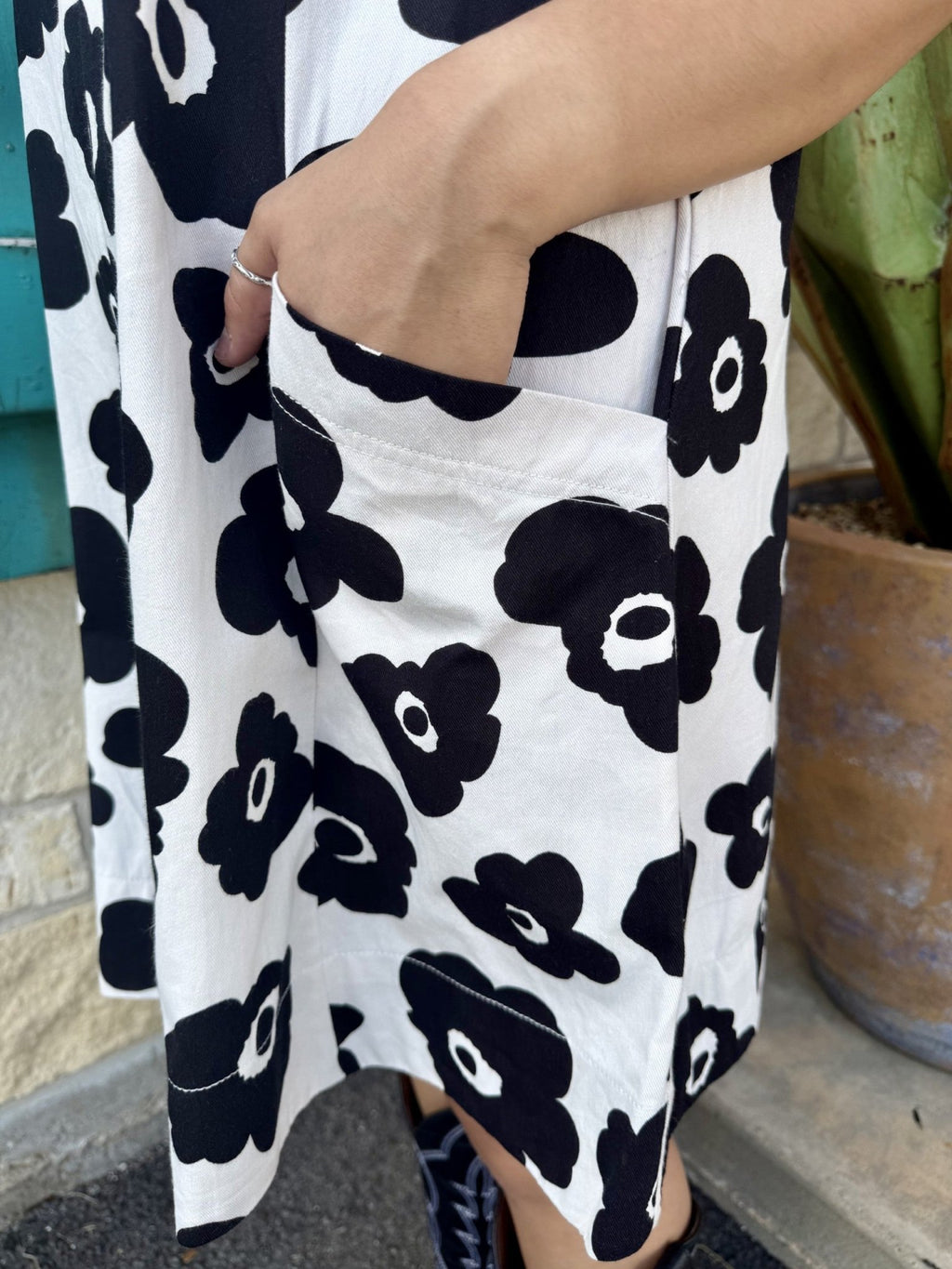 Women's Black and White Floral Shift Dress