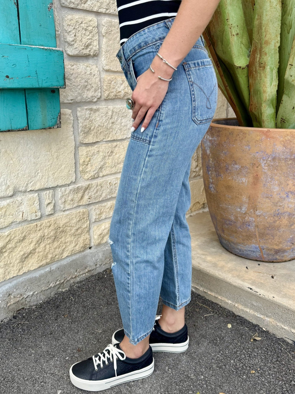 Women's Cruel Girl Light Wash Distressed Straight Leg Jean
